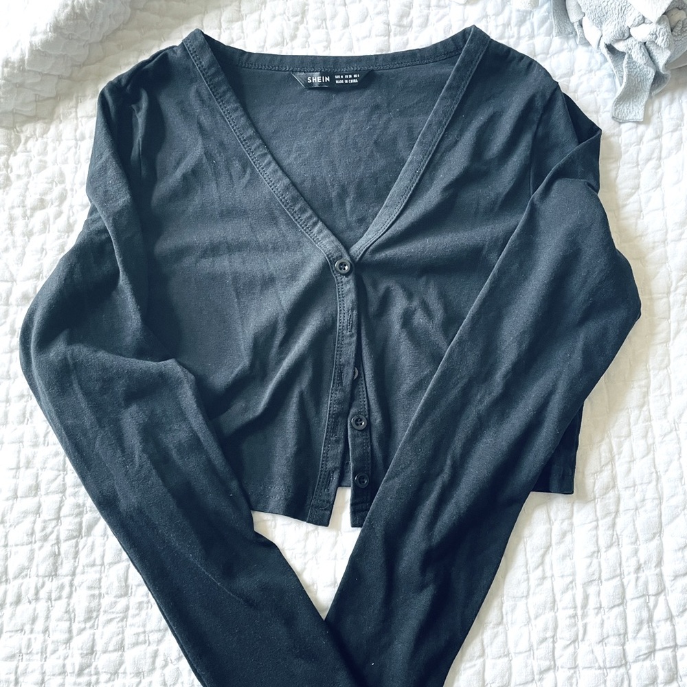 SHEIN BLACK BUTTON UP CROP TOP